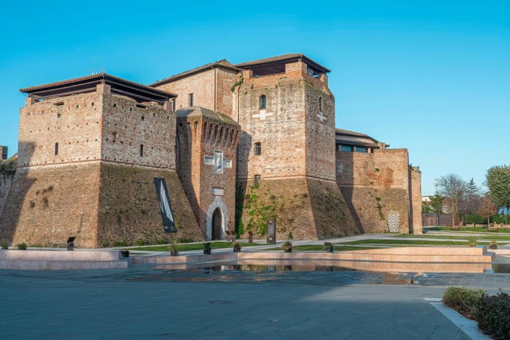 Lamalatestina Suite - Apartment In Front Of The Castle ريميني المظهر الخارجي الصورة
